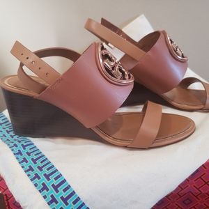 They Burch size 9 wedge